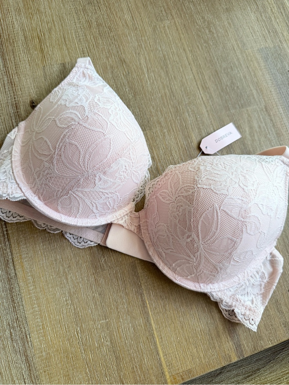 Soft Lace Underwire Bra in Blush Pink by Dobreva